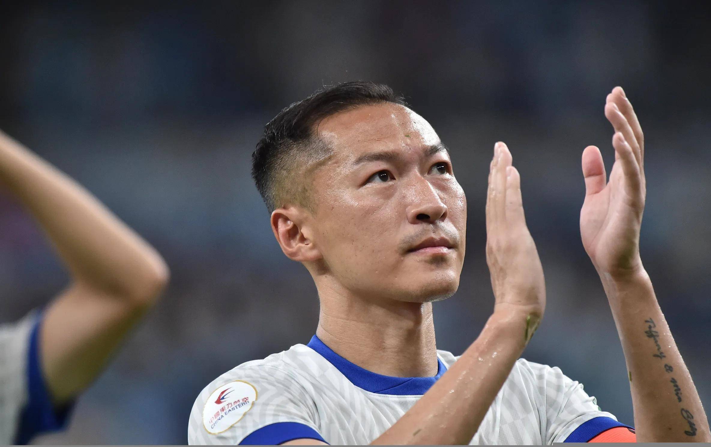 清晨中超焦点战,巴塞罗那更衣室发声,震撼外界,高层口径保持一致的简单介绍 清晨中超焦点战,巴塞罗那更衣室发声,震撼外界,高层口径保持一致的简单介绍