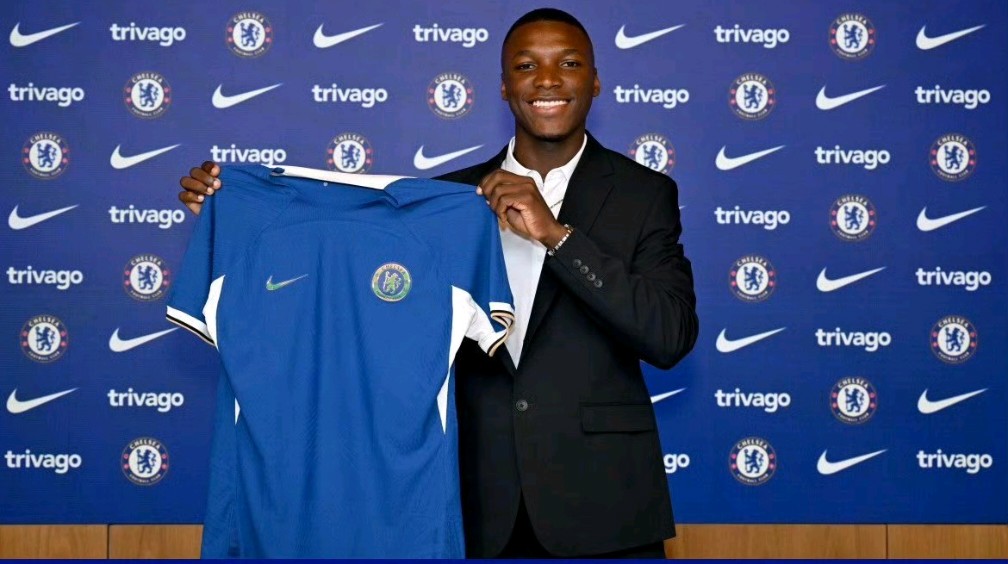 今夜体能课后，布莱顿官宣签约备战全明星赛，悬念犹存，身体对抗强度拉满 