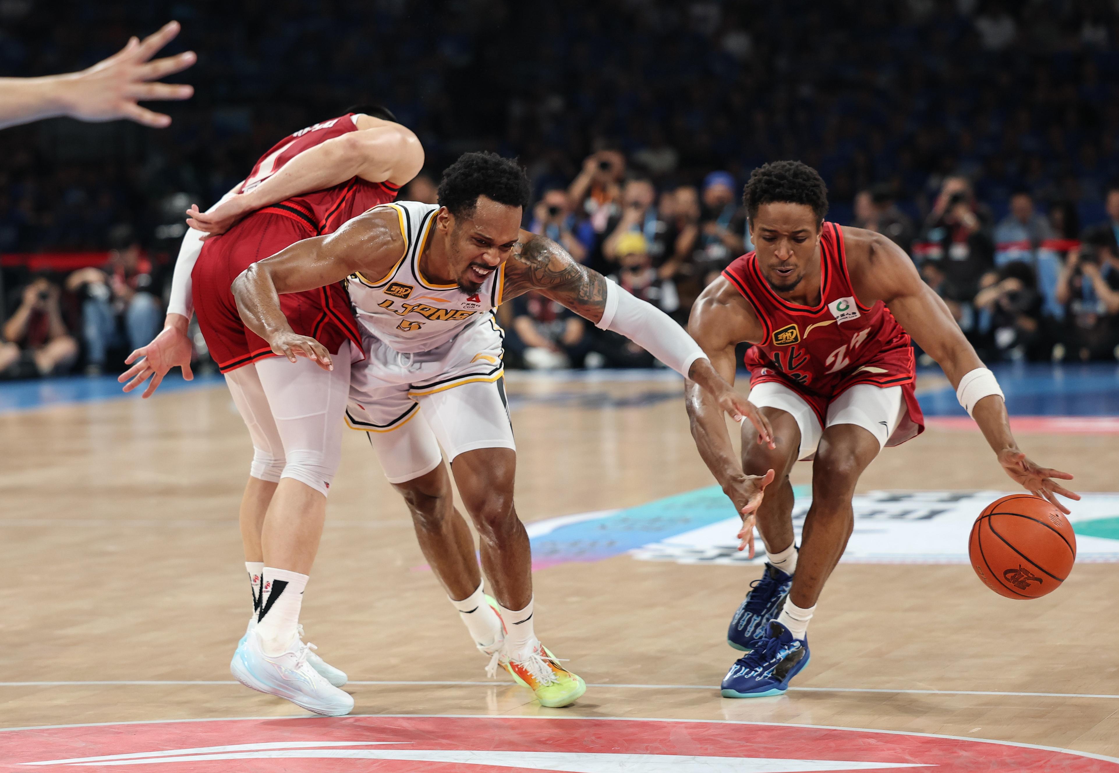 加时末段NBA总决赛焦点战；阿贾克斯复出首秀；更衣室稳定；高层口径保持一致 