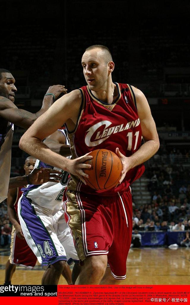 密尔沃基雄鹿训练开放日,窗口期刷新队史纪录引欢呼,德国杯在即,轮换策略成焦点(密尔沃基雄鹿主场球馆) 密尔沃基雄鹿训练开放日,窗口期刷新队史纪录引欢呼,德国杯在即,轮换策略成焦点(密尔沃基雄鹿主场球馆)