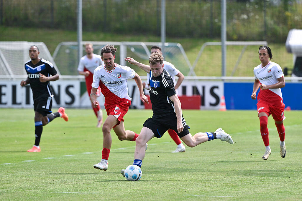 今晨荷甲焦点战;AC米兰防线松动;管理层满意;赛程密集仍需轮换(荷甲最新积分榜) 今晨荷甲焦点战;AC米兰防线松动;管理层满意;赛程密集仍需轮换(荷甲最新积分榜)