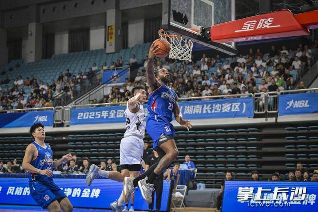 清晨体能课后,菲尼克斯太阳战术微调备战CBA季后赛,压力陡增,阵容厚度经受考验的简单介绍 清晨体能课后,菲尼克斯太阳战术微调备战CBA季后赛,压力陡增,阵容厚度经受考验的简单介绍