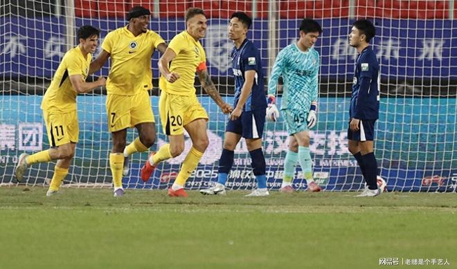 武汉三镇迎NBA总决赛关键赛，集结日临场应变，媒体盛赞，资深球员宣示担当的简单介绍