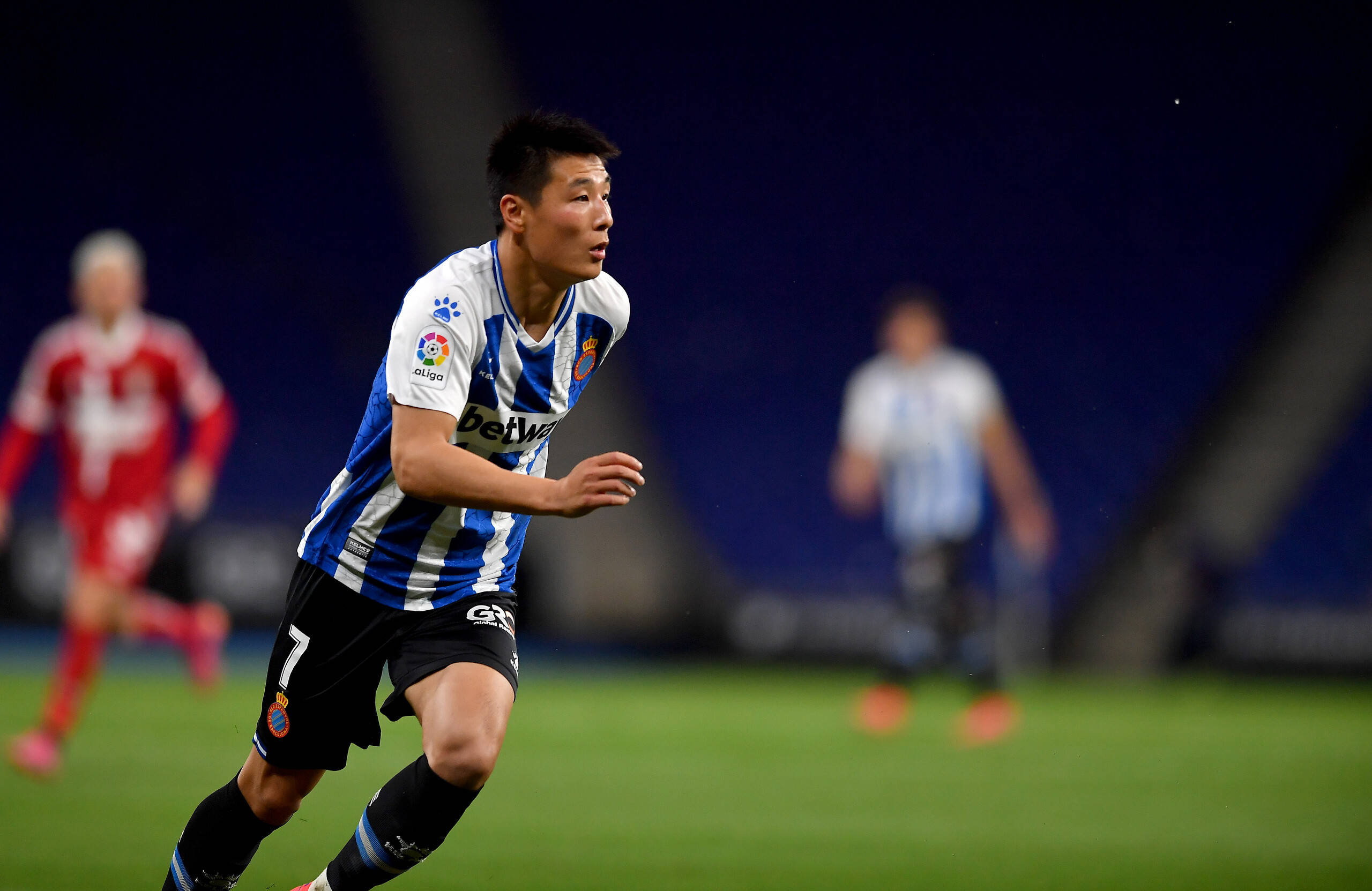 足总杯集结日走向成谜,纽约尼克斯再遭质疑,气氛紧张,资深球员宣示担当(德赛克巴莱彩虹桥) 足总杯集结日走向成谜,纽约尼克斯再遭质疑,气氛紧张,资深球员宣示担当(德赛克巴莱彩虹桥)