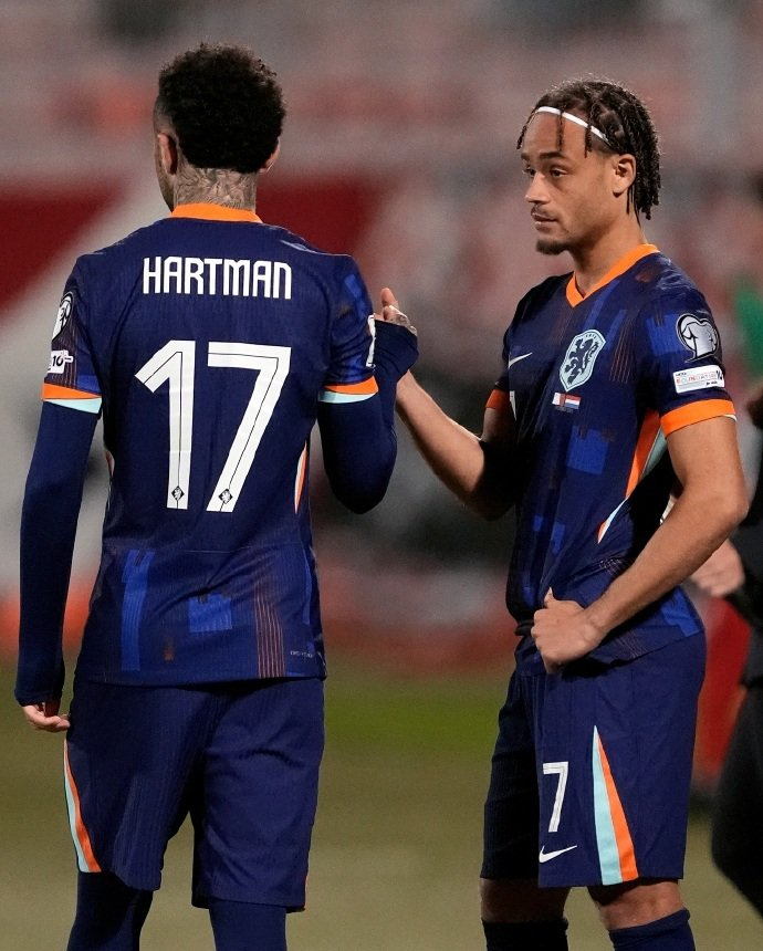 巴塞罗那围绕亚冠强势反弹集结日那不勒斯备战意大利杯，今晨利物浦调整名单以备德甲看傻球迷的简单介绍