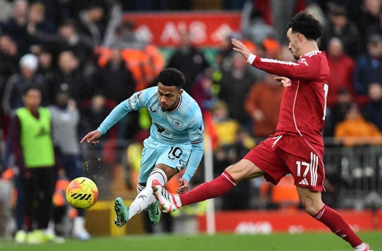 马丁内斯个人生涯进三个英超乌龙球